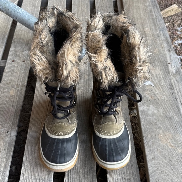 Sorel Joan of Arctic Boots Olive - Picture 2 of 16